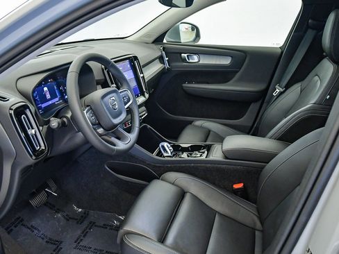 Certified 2025 Volvo XC40 B5 Plus image 20