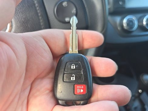 Used 2014 Toyota RAV4 LE AWD/4WD image 20