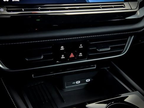 Certified 2025 Volkswagen Atlas Cross Sport SE image 16