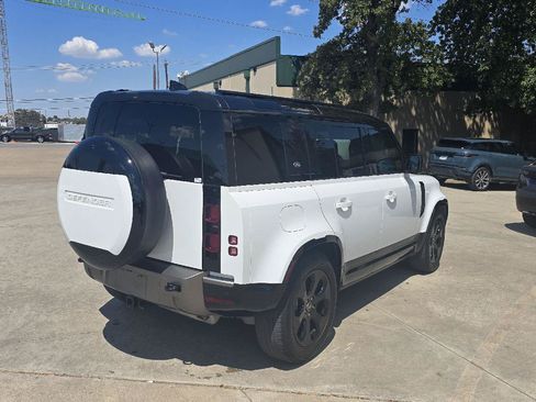Used 2024 Land Rover Defender 110 X-Dynamic SE AWD/4WD image 4