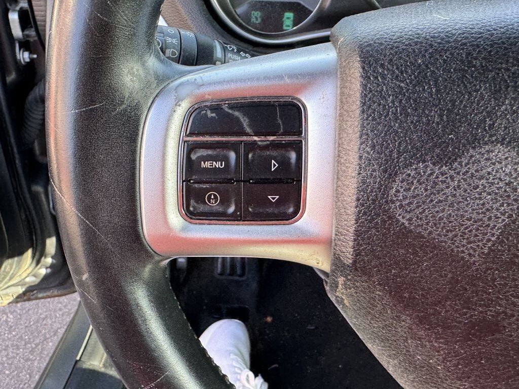 Used 2013 Dodge Avenger SXT w/ Rallye Appearance Group FWD image 16