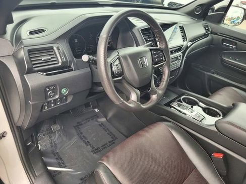 Used 2025 Honda Ridgeline Black Edition image 12
