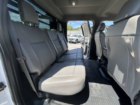 Used 2018 Ford F550 4x4 Crew Cab Super Duty w/ Power Equipment Group image 21