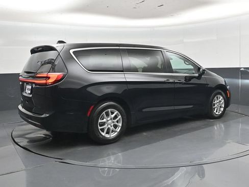 Used 2026 Chrysler Pacifica Select FWD image 28
