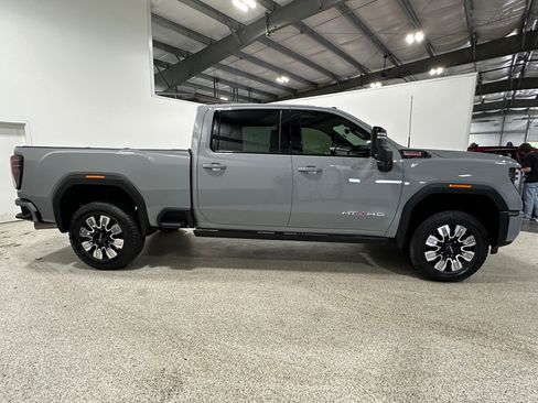 Used 2025 GMC Sierra 3500 AT4 w/ AT4 Premium Plus Package AWD/4WD image 2