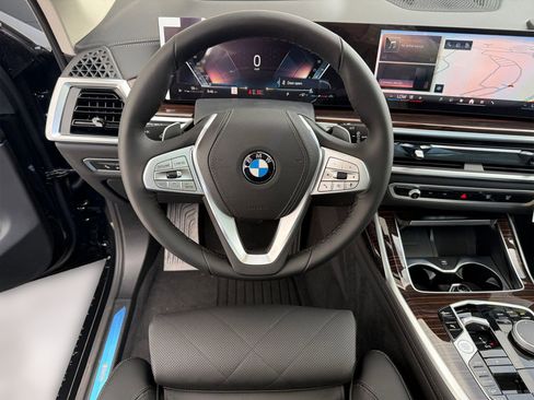 Used 2026 BMW X7 xDrive40i w/ Premium Package image 23