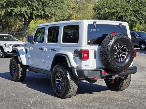 Used 2025 Jeep Wrangler Unlimited Rubicon w/ XTREMEE 35" Tire Package AWD/4WD image 5