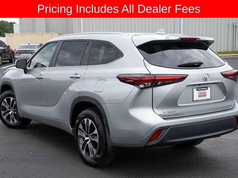 Certified 2024 Toyota Highlander XLE AWD/4WD image 3