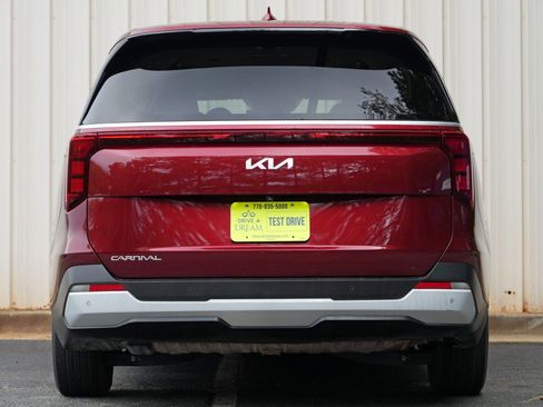 Used 2025 Kia Carnival FWD image 52