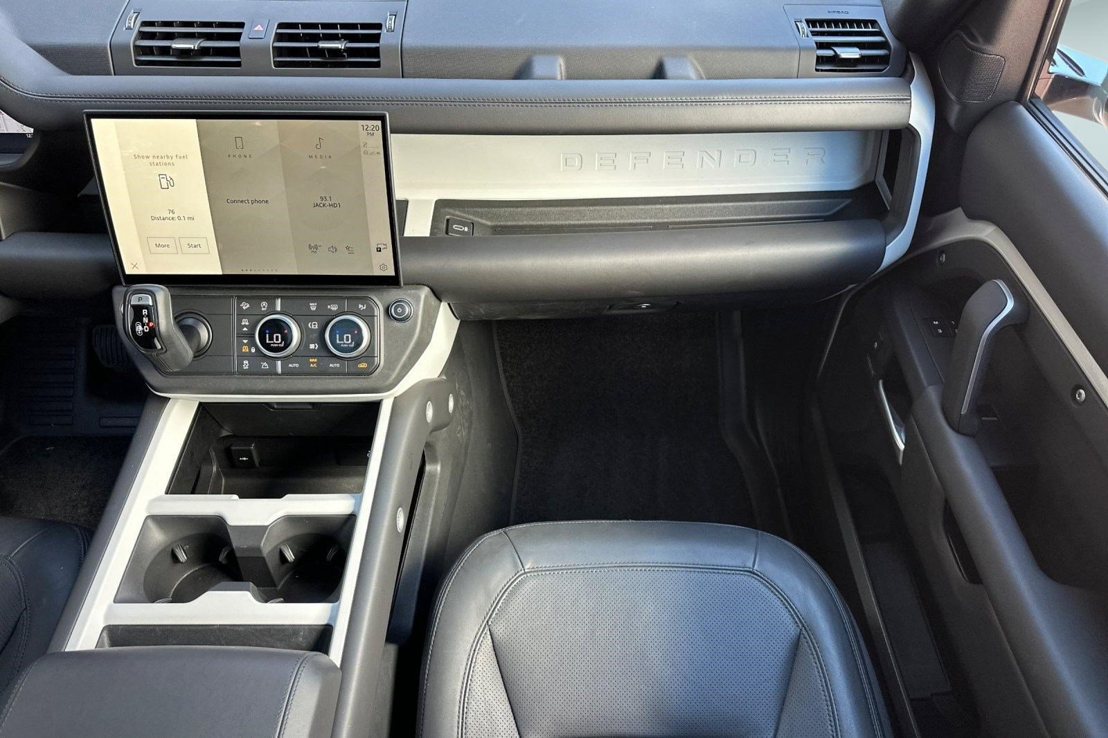 Used 2026 Land Rover Defender 130 X-Dynamic SE AWD/4WD image 33