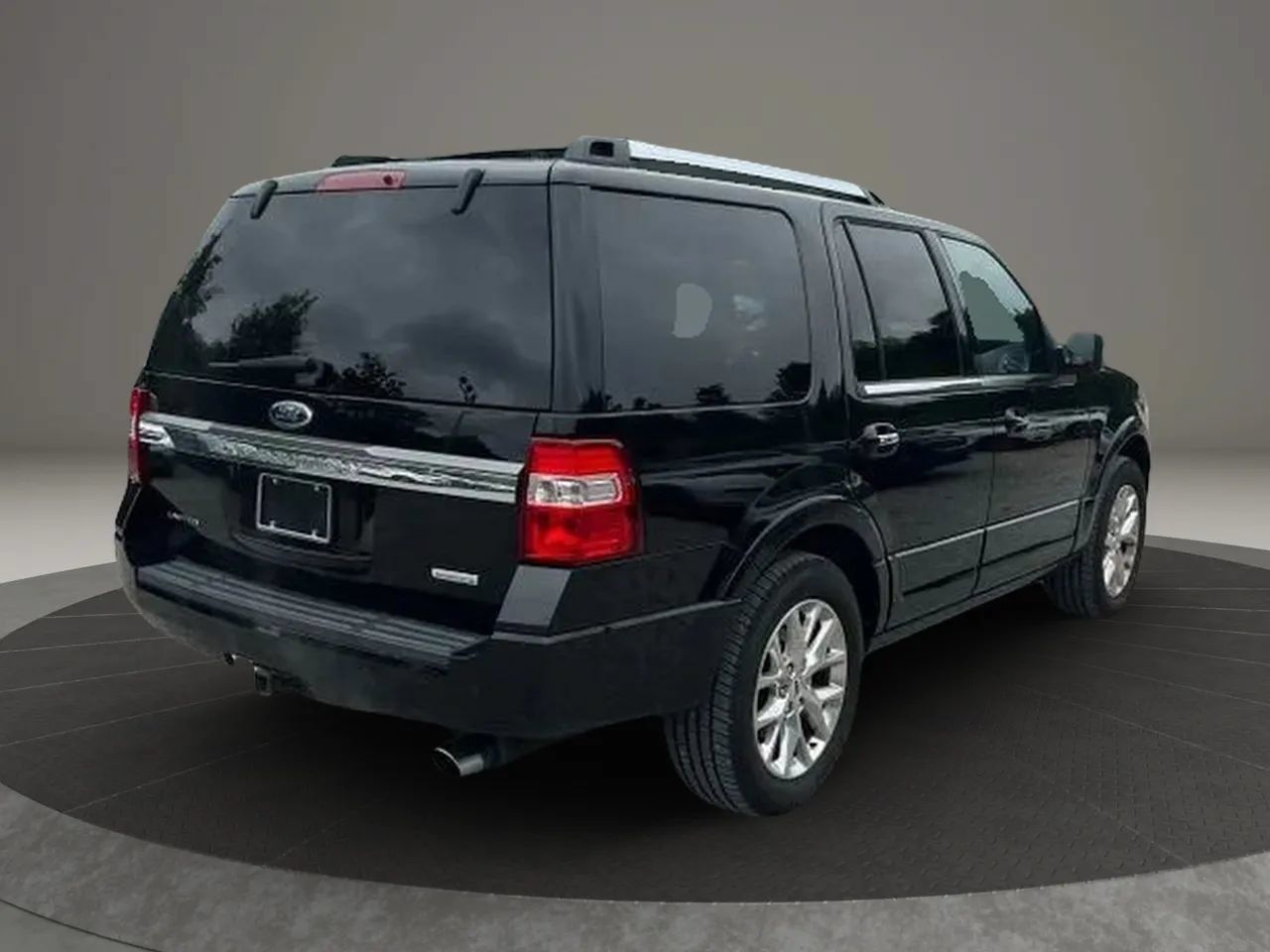 Used 2016 Ford Expedition Limited w/ Equipment Group 301A AWD/4WD image 5