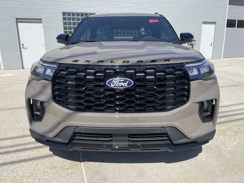 New 2027 Ford Explorer ST-Line AWD/4WD image 9