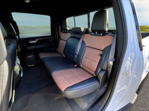 Certified 2024 Chevrolet Silverado 3500 High Country w/ High Country Premium Package image 15