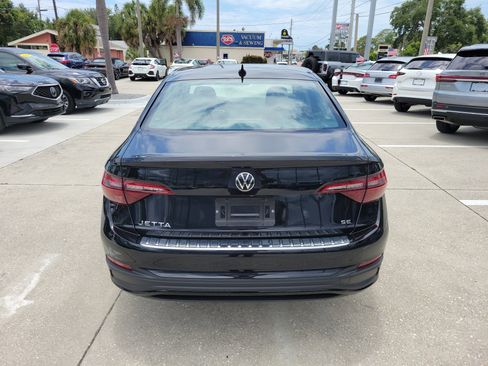 Used 2022 Volkswagen Jetta SE FWD image 5