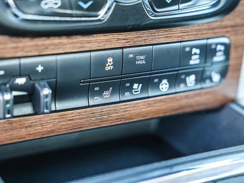 Used 2016 RAM 1500 Laramie w/ Convenience Group image 15