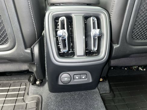 Used 2023 Volvo XC40 B5 Ultimate w/ Protection Package Premier AWD/4WD image 12
