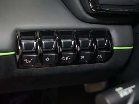 Used 2021 Lamborghini Aventador SVJ AWD/4WD image 33