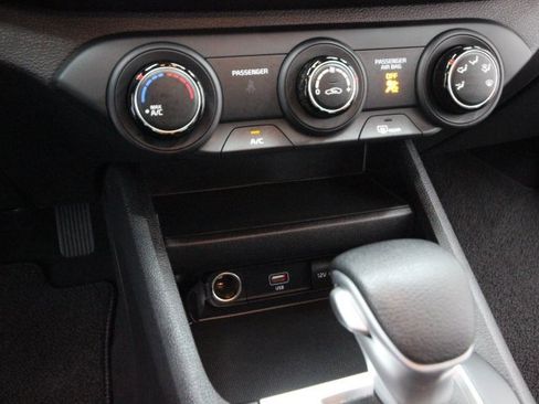 Used 2023 Kia Forte LXS w/ LXS Technology Package image 18