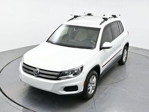 Used 2017 Volkswagen Tiguan S image 32