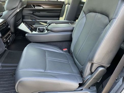 Used 2022 Jeep Grand Wagoneer Series II AWD/4WD image 15
