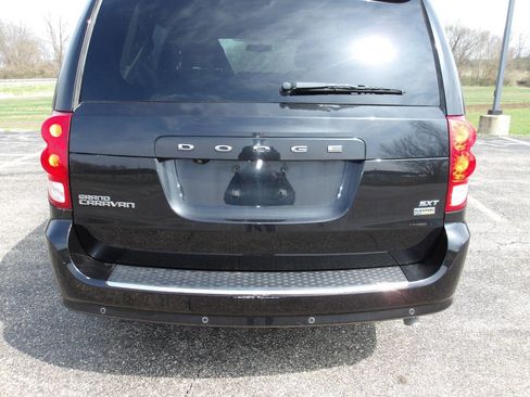 Used 2017 Dodge Grand Caravan SXT w/ Driver Convenience Group image 33