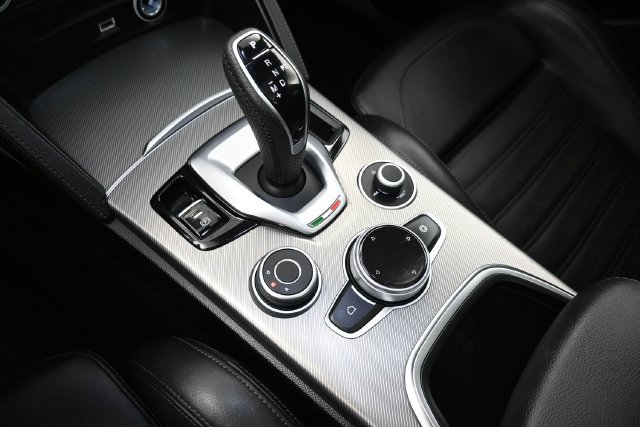 Used 2023 Alfa Romeo Stelvio Veloce AWD/4WD image 27