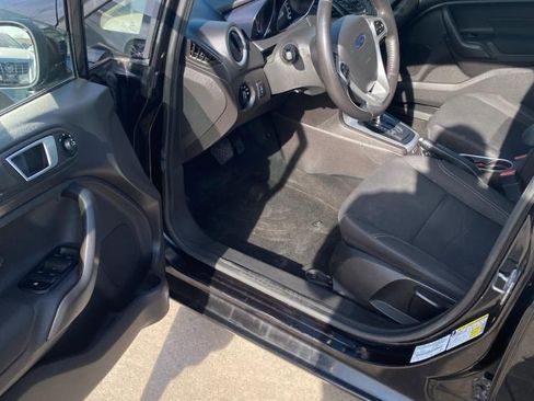 Used 2014 Ford Fiesta SE image 3
