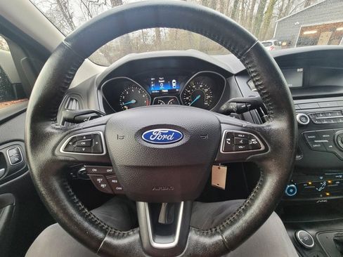 Used 2015 Ford Focus SE w/ SE Sport Package image 11