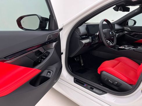 Used 2025 BMW M5 Touring w/ M Driver's Package image 11