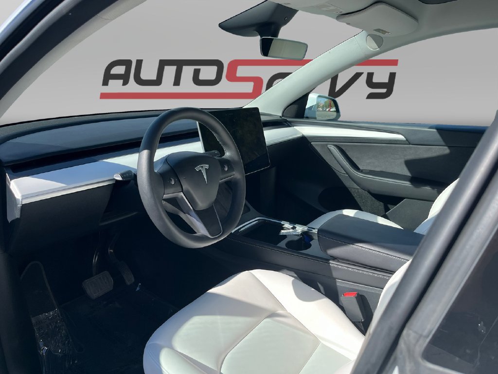 Used 2024 Tesla Model Y Long Range AWD/4WD image 10