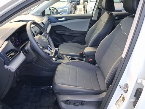 Used 2023 Volkswagen Taos SE w/ Panoramic Sunroof Package image 14