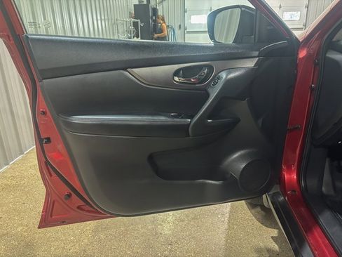 Used 2016 Nissan Rogue SV image 13