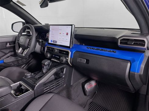 Used 2025 Toyota Tacoma TRD Off-Road image 32