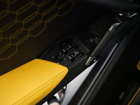 Used 2024 Lamborghini Revuelto AWD/4WD image 25