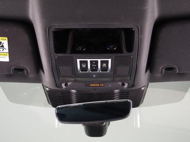 Used 2024 Land Rover Discovery Dynamic SE AWD/4WD image 77