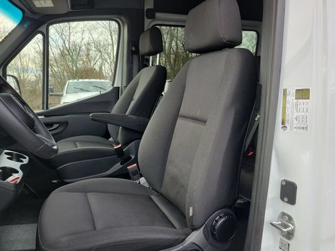 Used 2025 Mercedes-Benz Sprinter 2500 image 23