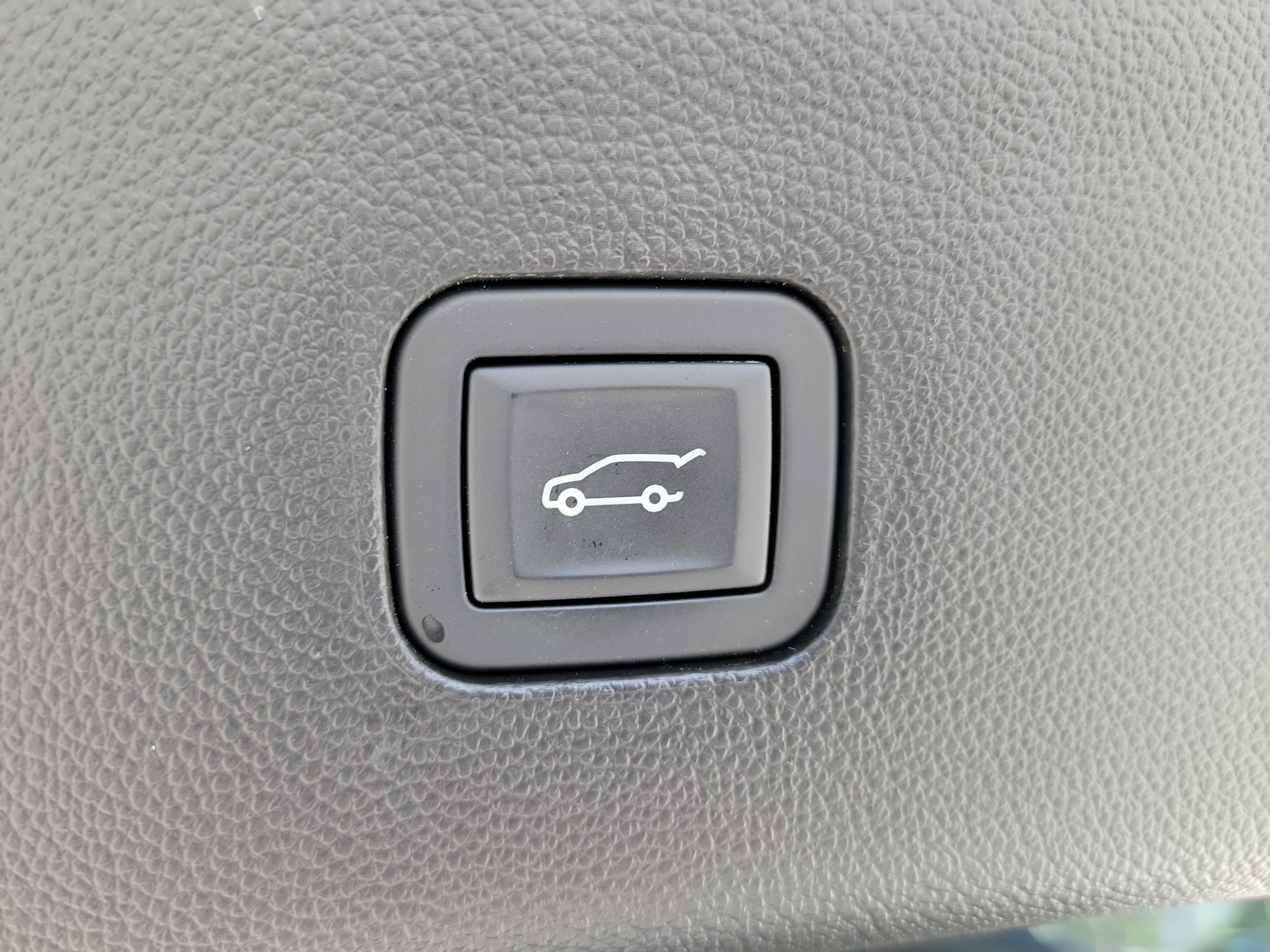 Used 2018 Buick Enclave Essence FWD image 11