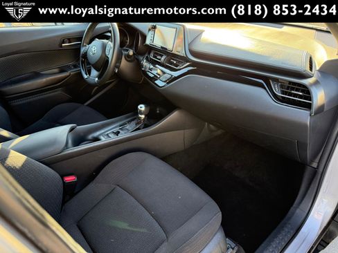 Used 2018 Toyota C-HR XLE image 27