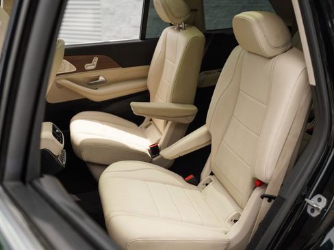 Used 2023 Mercedes-Benz GLS 450 4MATIC image 20