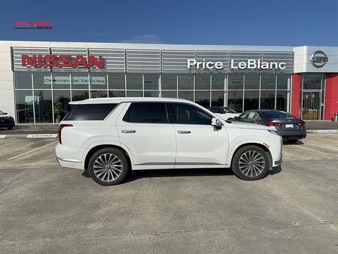 Used 2025 Hyundai Palisade Calligraphy FWD image 5