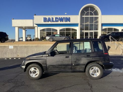 Used 1996 Geo Tracker 4WD 4-Door image 4