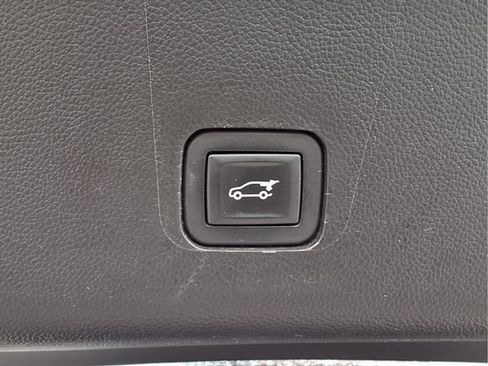 Used 2018 Chevrolet Traverse LT FWD image 24