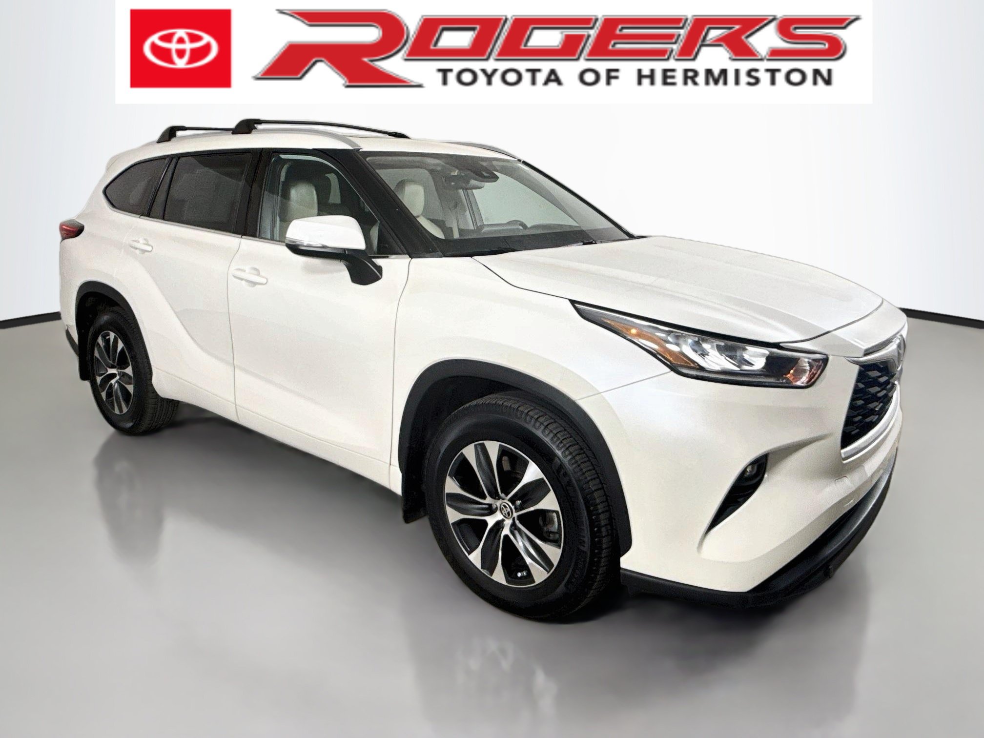 Used 2021 Toyota Highlander XLE AWD/4WD image 1