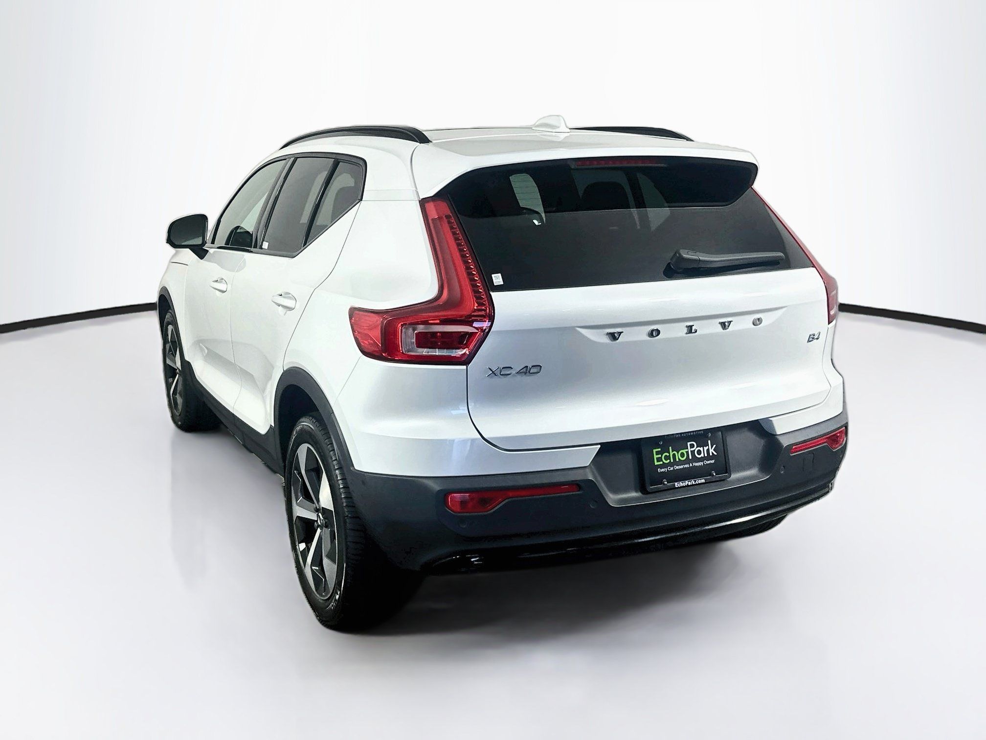 Used 2023 Volvo XC40 B4 Ultimate FWD image 5