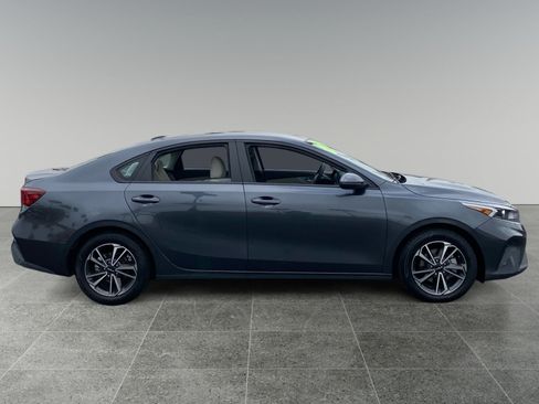 Used 2023 Kia Forte LXS w/ LXS Technology Package FWD image 6
