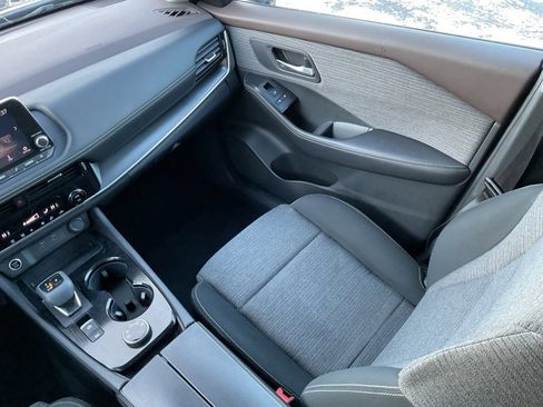 Used 2023 Nissan Rogue SV image 17