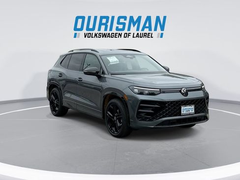 New 2026 Volkswagen Tiguan SE R-Line FWD image 2