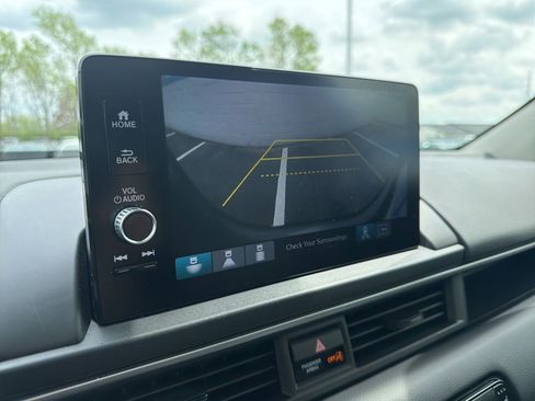 Certified 2025 Honda Pilot Touring image 31