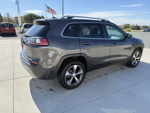 Used 2019 Jeep Cherokee Limited image 8