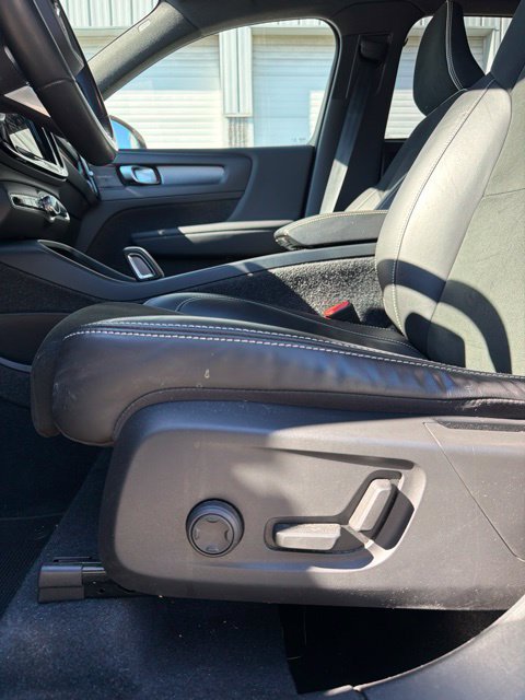 Used 2022 Volvo XC40 T5 R-Design AWD/4WD image 21